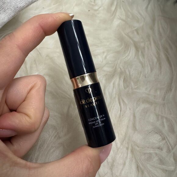 Cle de Peau Concealer SPF 27 Almond - Picture 4 of 6